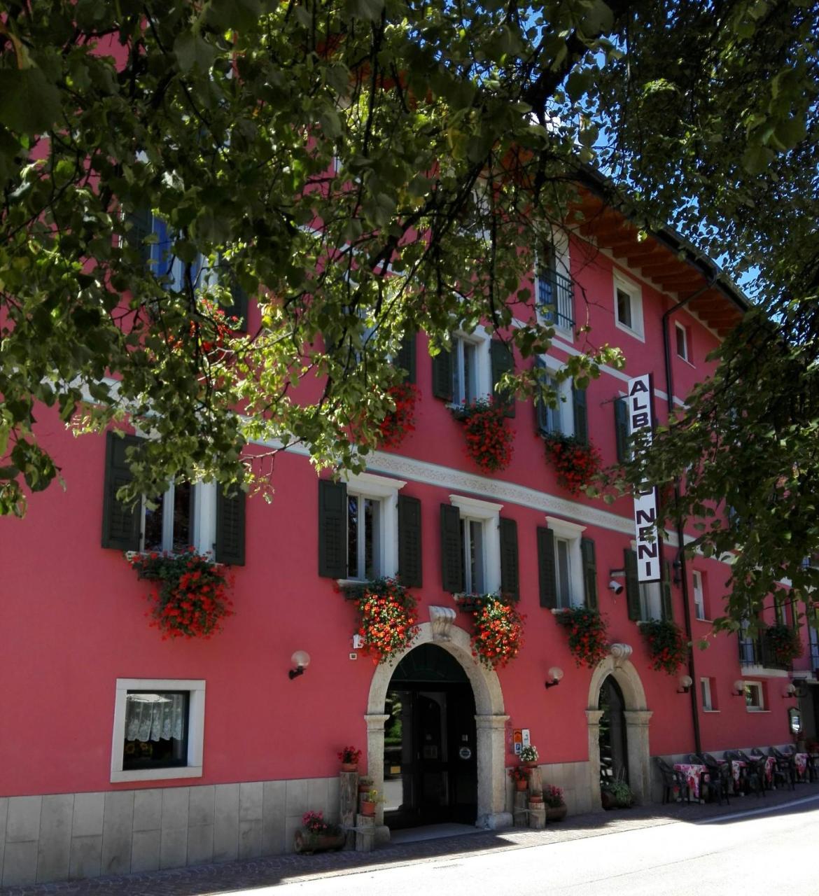 Albergo Neni Brentonico Buitenkant foto